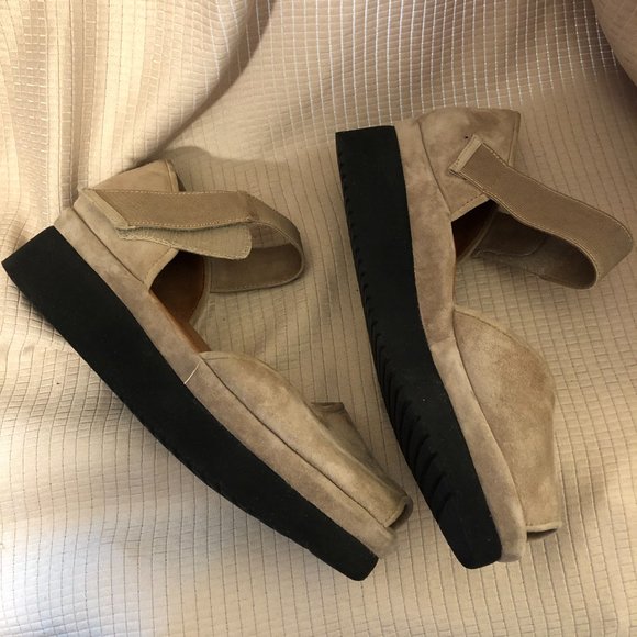 L'amour des Piedes Amadour beige platform sandals, 9 Wide - Picture 8 of 12